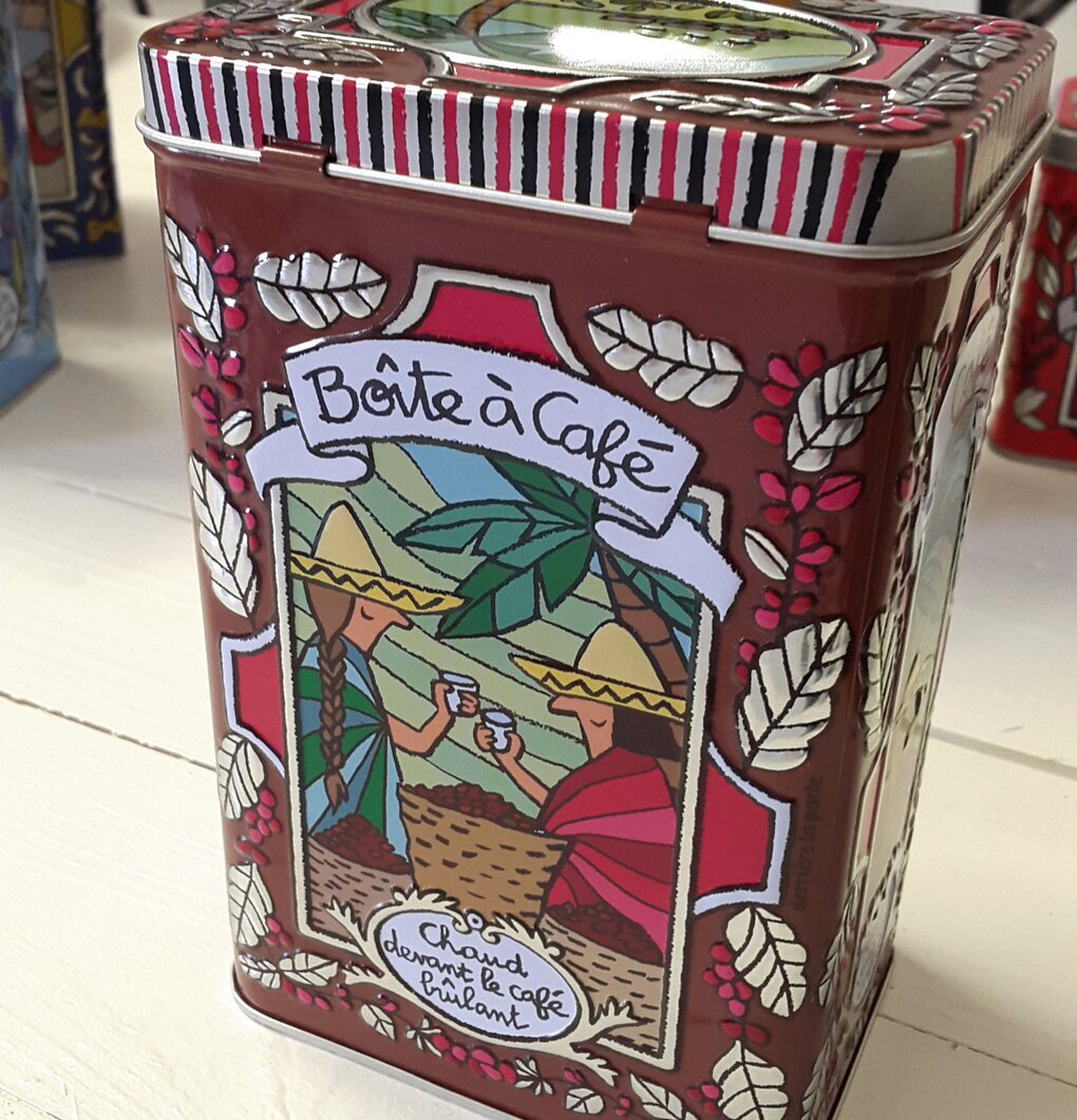 Plåtburk Relief Kaffe från Derriére la porte i röd design