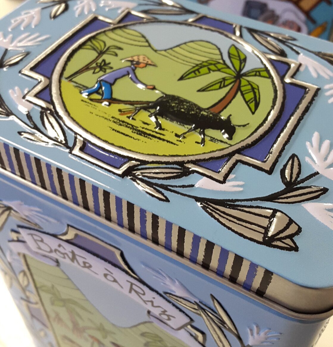 Plåtburk Relief Ris från Derriére la porte med lantlig scen