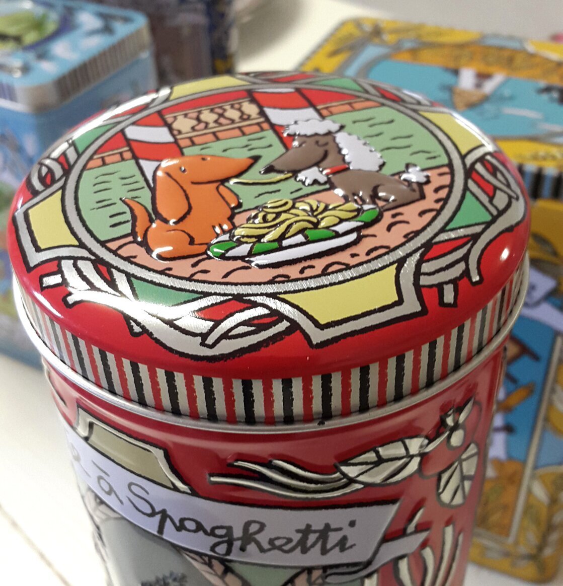 Plåtburk Relief Spagetti från Derriére la porte i färg