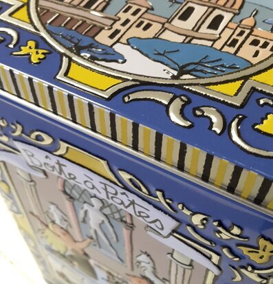 Plåtburk Relief Pasta från Derriére la porte i köksmiljö