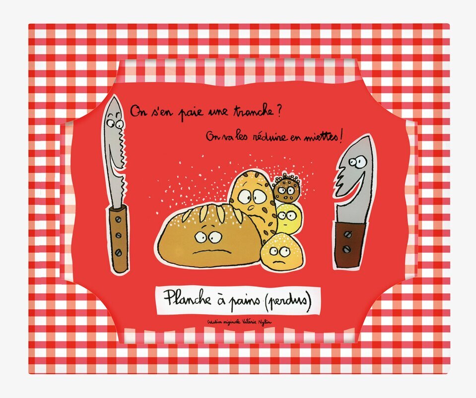 Skärbräda Röd med kniv från Derriére la porte i köksmiljö