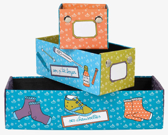 Bild av färgglada plåtburkar med lekfull design