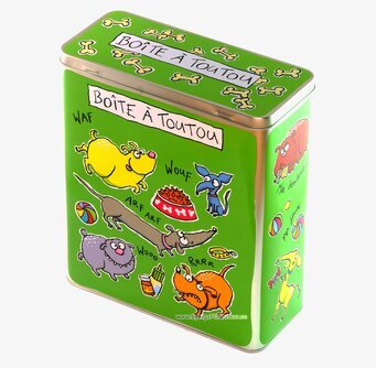 Plåtburk Hundsaker grön från Derriére la porte på vit yta