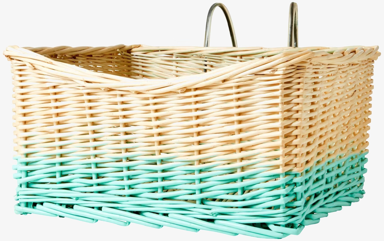 Bild av modern hängande korg i natur och mintgrönt