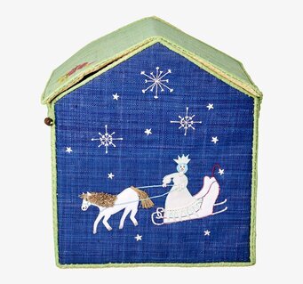 Foto av detaljrik och konstnärlig förvaringskorg