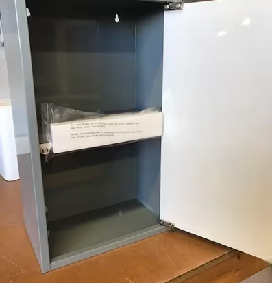 Bild av stilrent och funktionellt badrums- och medicinskåp