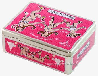 Bild av cerise plåtburk med lekfulla illustrationer