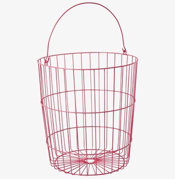 Foto av en färgglad och funktionell trådkorg i fuchsia