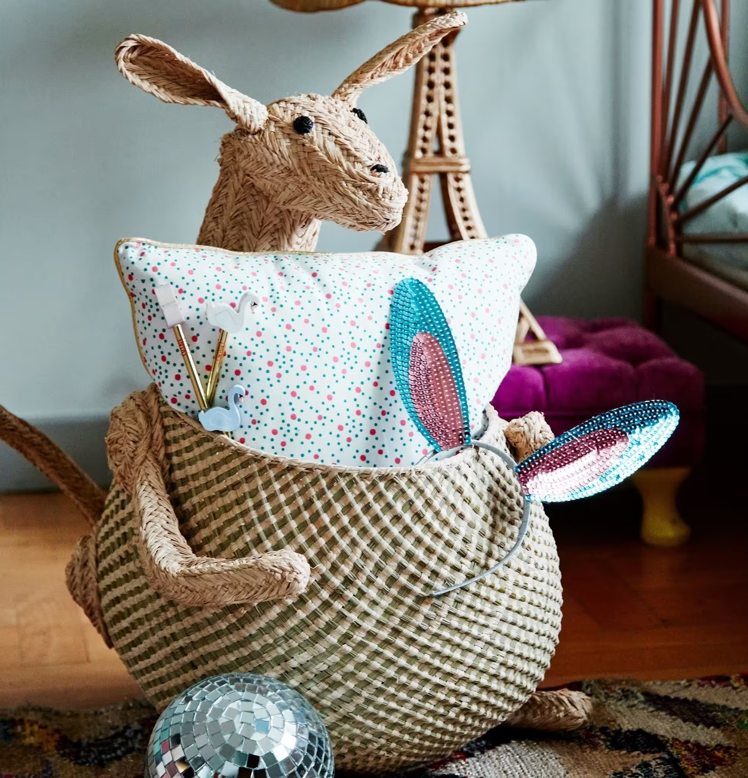 Förvaringskorg Känguru från Rice i ett hemtrevligt rum